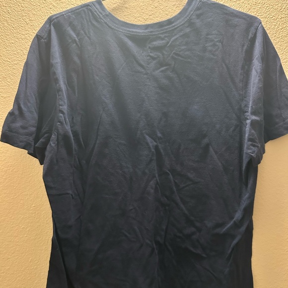 Nike Men's Dark Blue Tee with Red Logo Size M - Picture 2 of 3